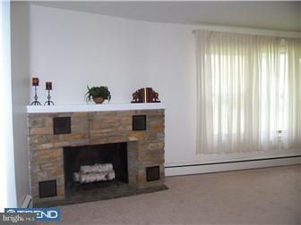 25 Linden Road Bordentown, NJ 08505 - Photo 3 of 8 Living Room