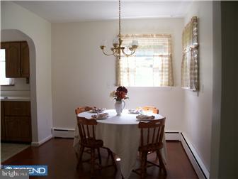 25 Linden Road Bordentown, NJ 08505 - Photo 4 of 8 Dining Room