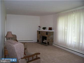 25 Linden Road Bordentown, NJ 08505 - Photo 5 of 8 Living Room