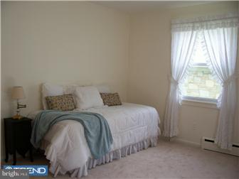 25 Linden Road Bordentown, NJ 08505 - Photo 6 of 8 Bedroom - Main