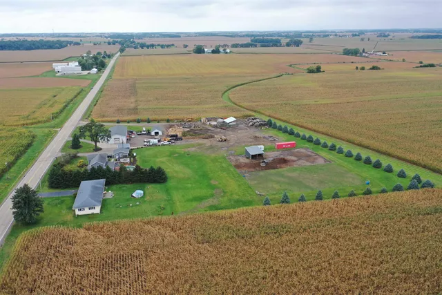 $595,000 | W8930 State Line Road, Sharon, WI 53585