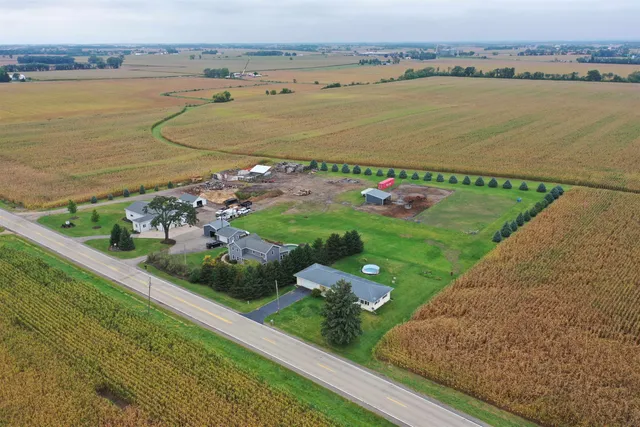 $595,000 | W8930 State Line Road, Sharon, WI 53585