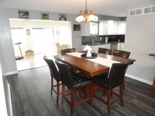 $595,000 | W8930 State Line Road, Sharon, WI 53585