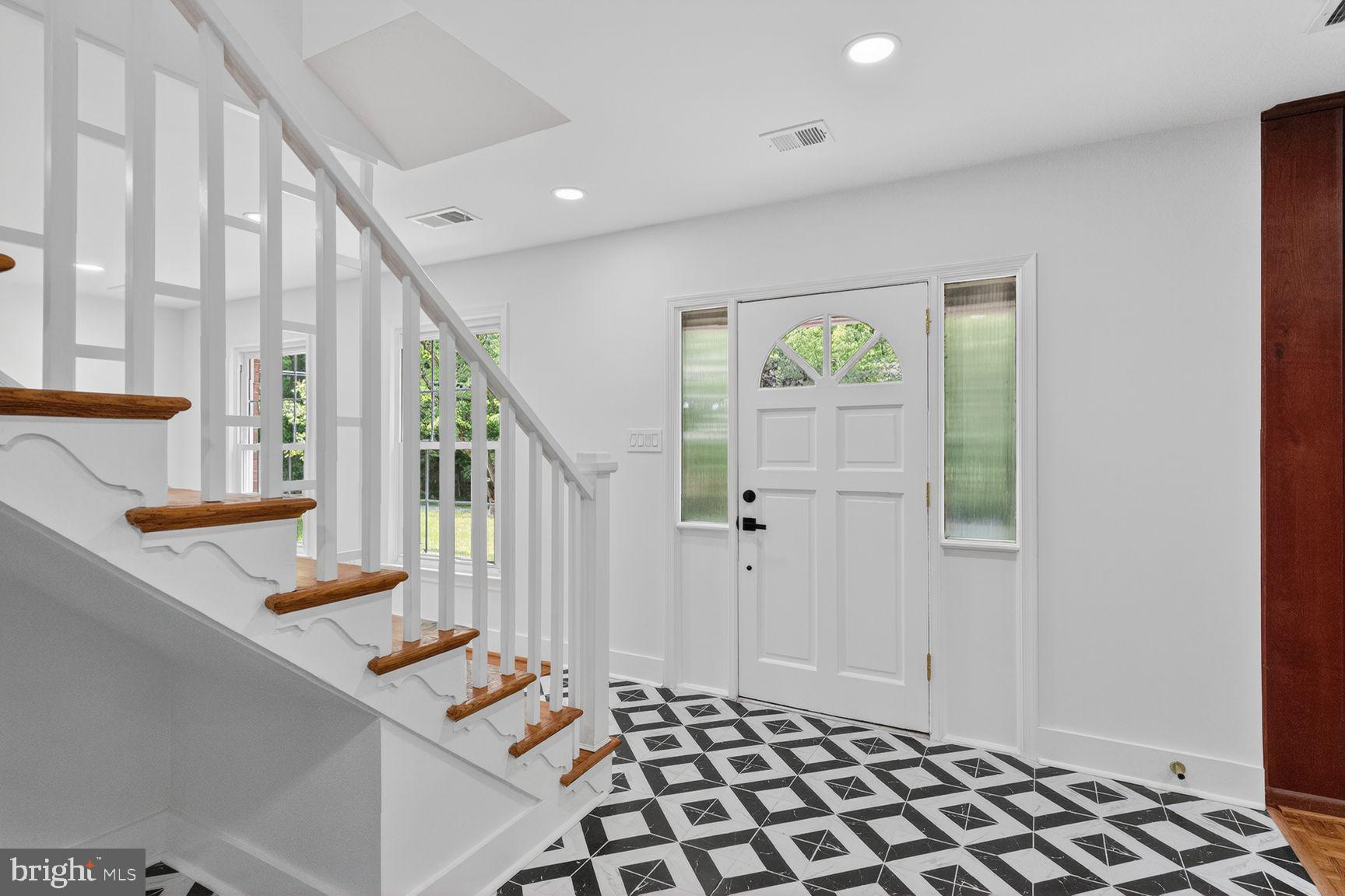 11523 Vale Road Oakton, VA 22124 - Photo 2 of 22