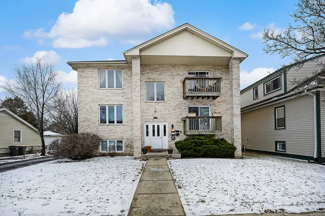 $240,000 | 3831 Grove Avenue, Unit 1N, Brookfield, IL 60513