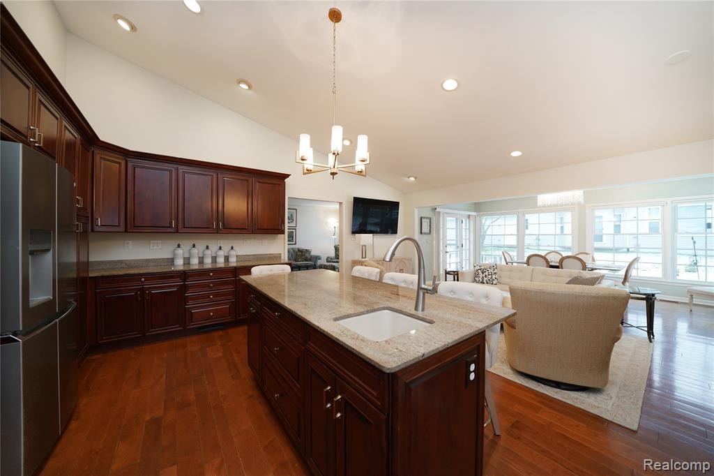 34361 Quaker Valley Road Farmington Hills, MI 48331 - Photo 17 of 62 Gallery Image 17