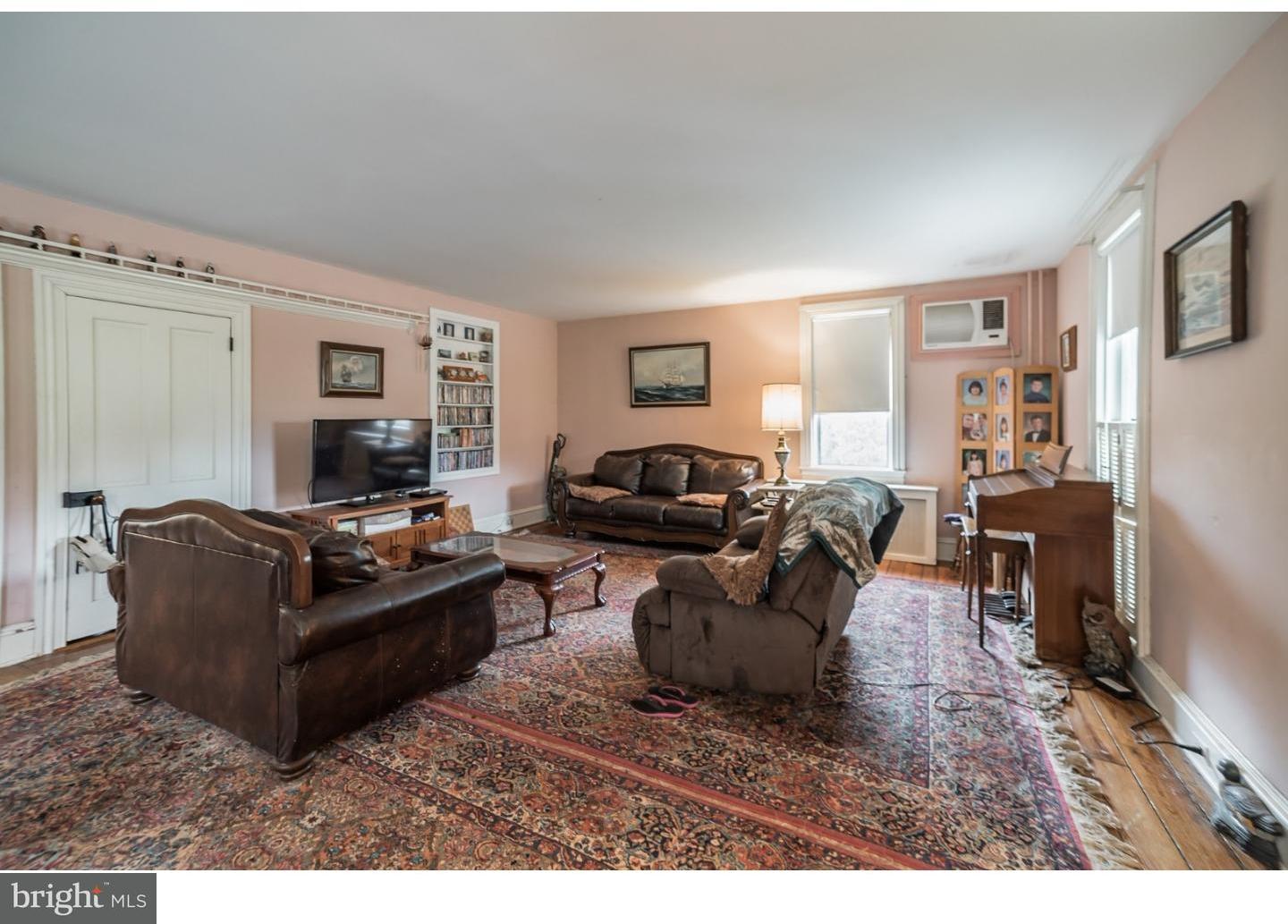 215 Stony Run Road Spring City, PA 19475 - Photo 6 of 25 Living Room