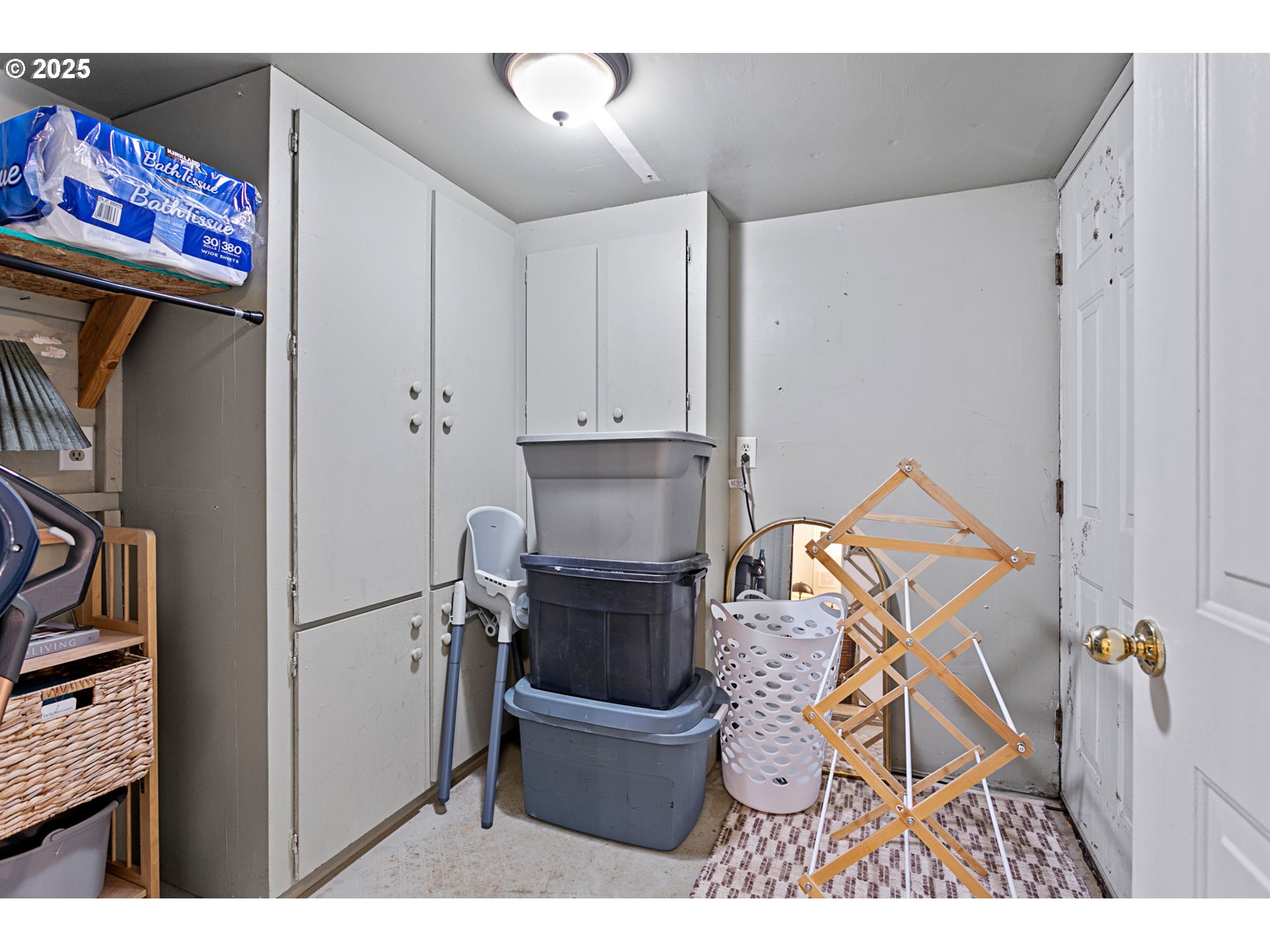 505 West Jones Street Yacolt, WA 98675 - Photo 19 of 26 a view of living room washer and dryer
