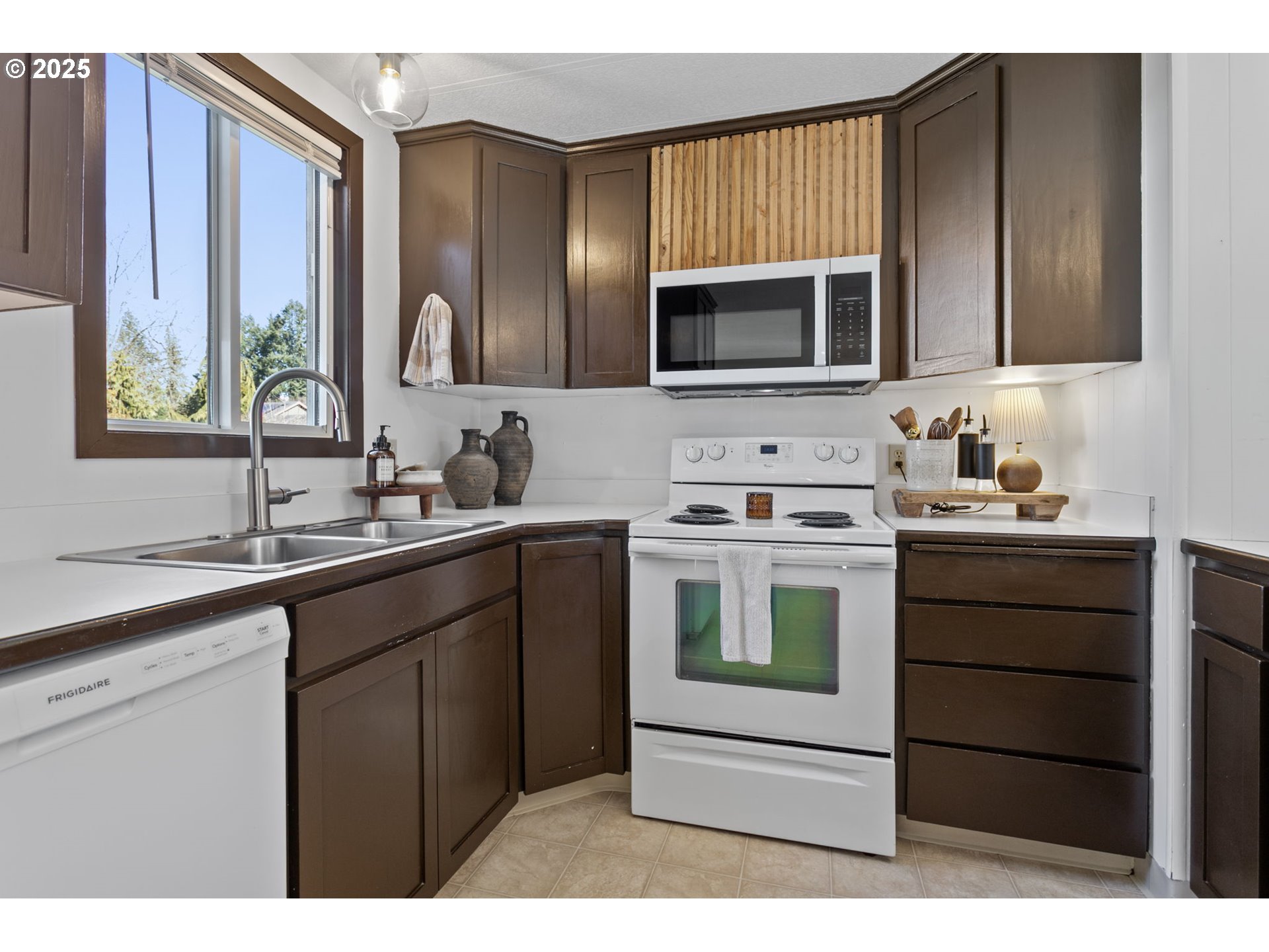 505 West Jones Street Yacolt, WA 98675 - Photo 10 of 26 a kitchen with cabinets appliances and a sink