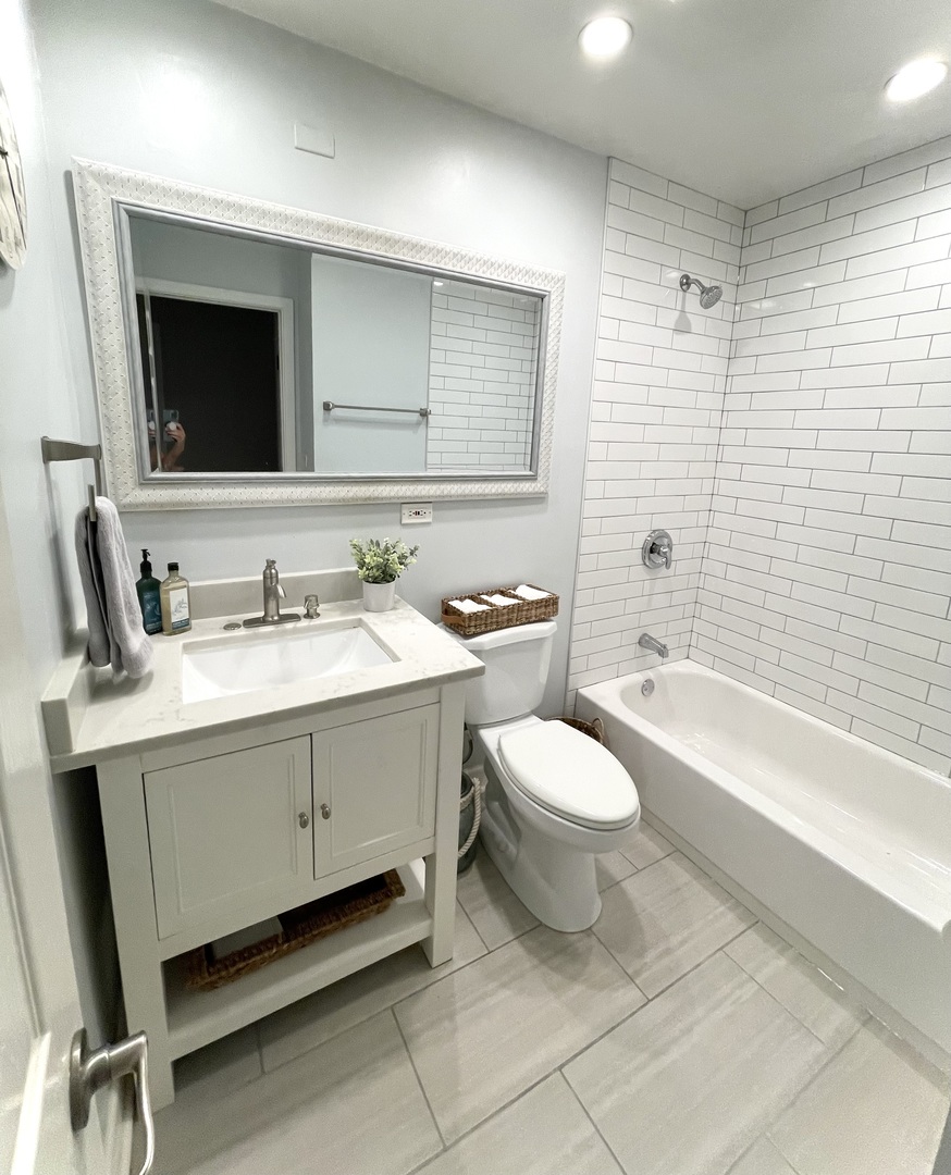 200 77th Street Burr Ridge, IL 60527 - Photo 8 of 33 a bathroom with a double vanity sink toilet mirror and bathtub