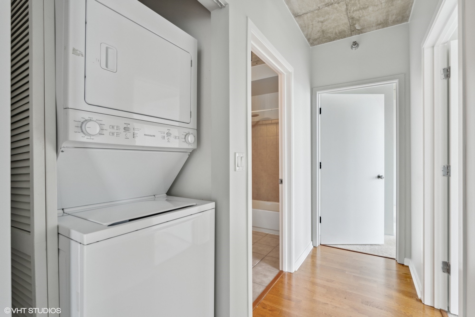 611 South Wells Street, Unit 2705 Chicago, IL 60607 - Photo 16 of 23 a utility room with dryer and washer