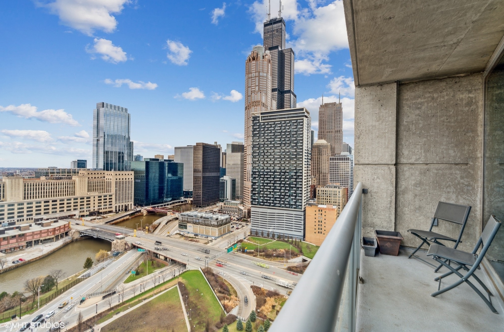 611 South Wells Street, Unit 2705 Chicago, IL 60607 - Photo 17 of 23 a view of balcony with furniture and city view
