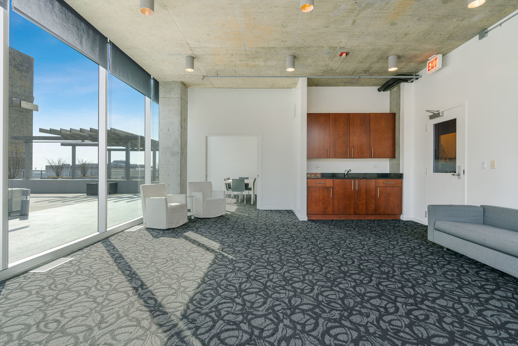 611 South Wells Street, Unit 2705 Chicago, IL 60607 - Photo 21 of 23 a living room with furniture