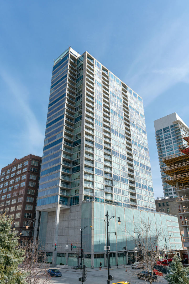 611 South Wells Street, Unit 2705 Chicago, IL 60607 - Photo 23 of 23 a front view of a building
