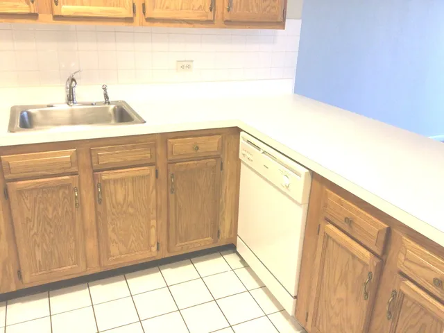 $1,393 | 5820 Oakwood Drive, Unit 3J, Lisle, IL 60532