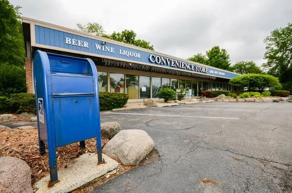 $1,393 | 5820 Oakwood Drive, Unit 3J, Lisle, IL 60532