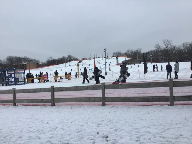 $1,393 | 5820 Oakwood Drive, Unit 3J, Lisle, IL 60532