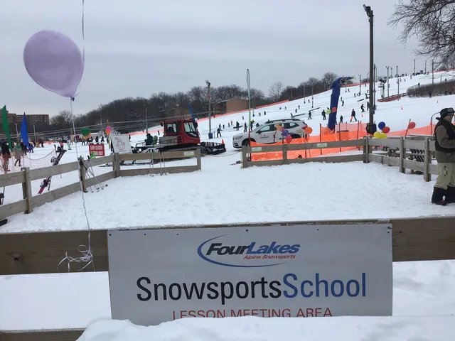 $1,393 | 5820 Oakwood Drive, Unit 3J, Lisle, IL 60532