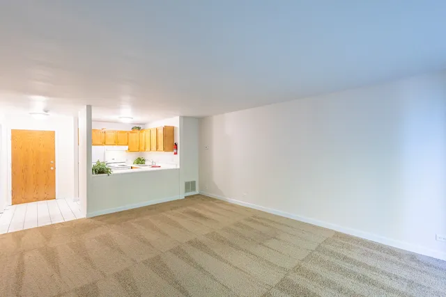 $1,393 | 5820 Oakwood Drive, Unit 3J, Lisle, IL 60532