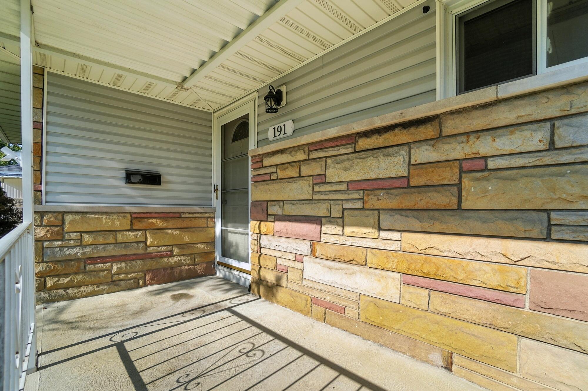 191 Oxley Road Columbus, OH 43228 - Photo 4 of 41 004