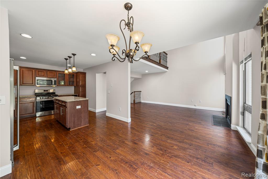 740 Eastbridge Court Rochester Hills, MI 48307 - Photo 5 of 43