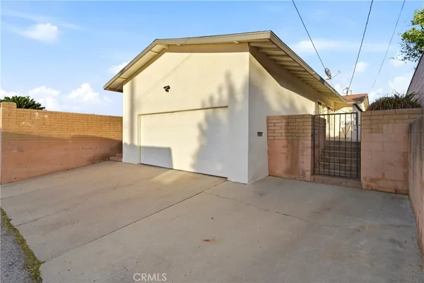 a view of a house with an outdoor space