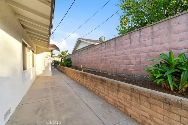 a view of an outdoor space