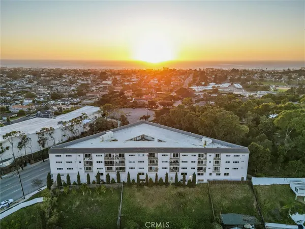 $674,900 | 1108 Camino Real, Unit 406, Redondo Beach, CA 90277