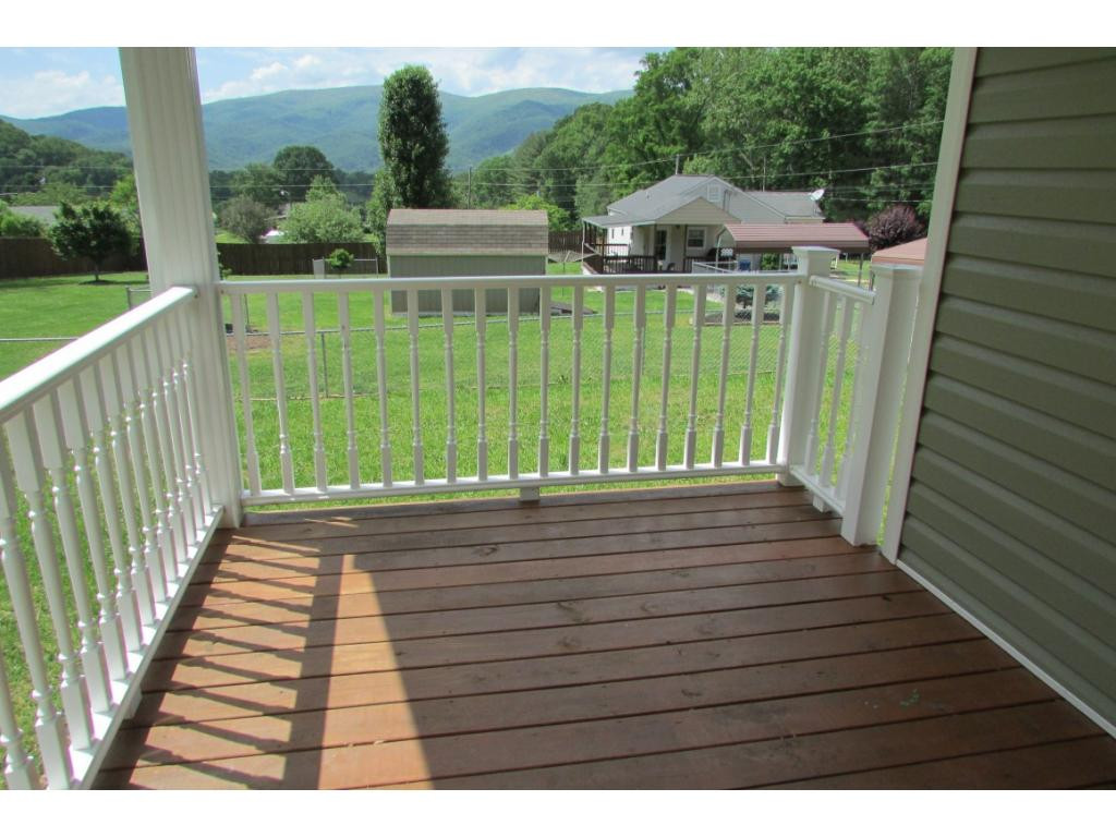 396 Peters Hollow Road Elizabethton, TN 37643 - Photo 8 of 30 Photo 8