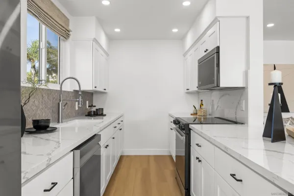 $952,500 | 3920 Riviera Drive, Unit A, San Diego, CA 92109