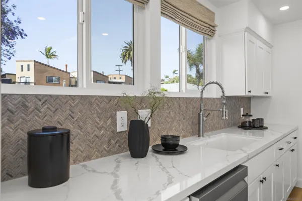 $952,500 | 3920 Riviera Drive, Unit A, San Diego, CA 92109