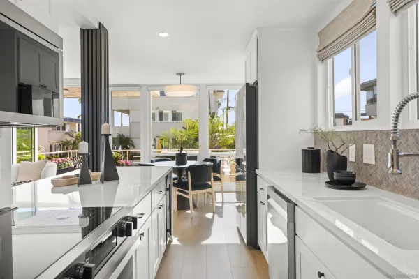 $952,500 | 3920 Riviera Drive, Unit A, San Diego, CA 92109