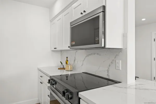 $952,500 | 3920 Riviera Drive, Unit A, San Diego, CA 92109