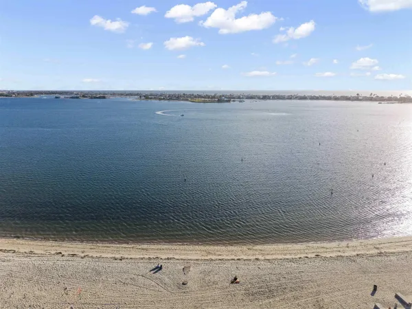 $952,500 | 3920 Riviera Drive, Unit A, San Diego, CA 92109