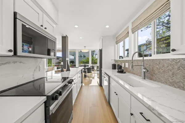 $952,500 | 3920 Riviera Drive, Unit A, San Diego, CA 92109