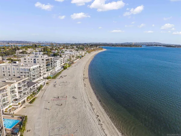 $952,500 | 3920 Riviera Drive, Unit A, San Diego, CA 92109