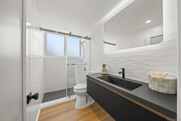 $952,500 | 3920 Riviera Drive, Unit A, San Diego, CA 92109