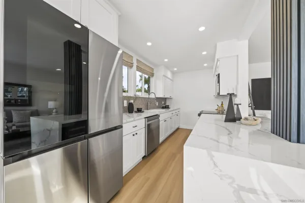 $952,500 | 3920 Riviera Drive, Unit A, San Diego, CA 92109