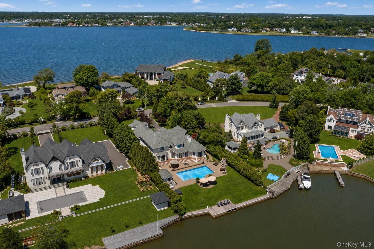 65 West Bayberry Road Islip, NY 11751 - Photo 5 of 44