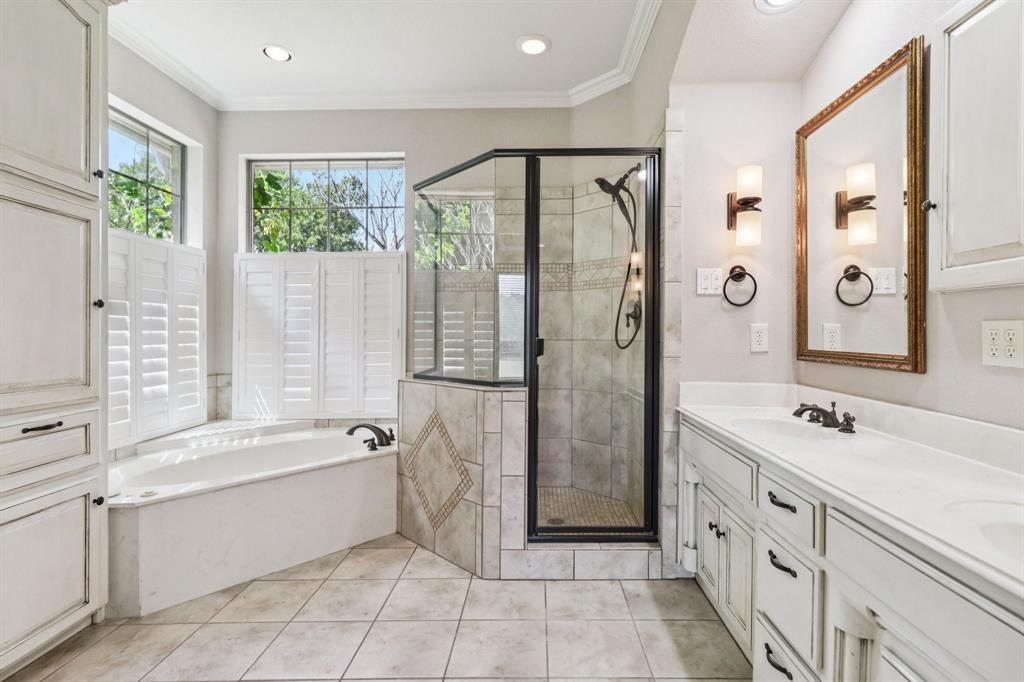 120 Waldrum Road Combine, TX 75159 - Photo 17 of 35 a spacious bathroom with a double vanity sink a large mirror a bathtub and shower