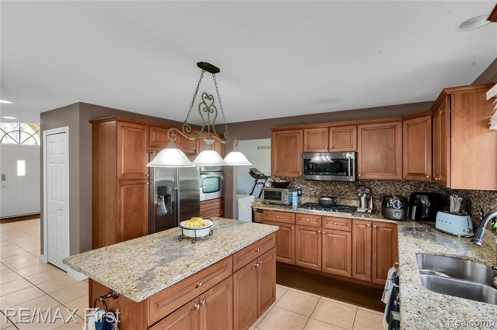 1012 Rochelle Park Drive Rochester Hills, MI 48309 - Photo 16 of 38