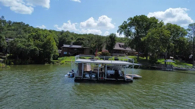 a view of a lake with house in the background