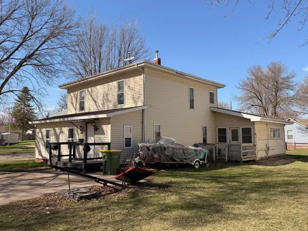 $70,000 | 384 Rowland Street, Tracy, MN 56175