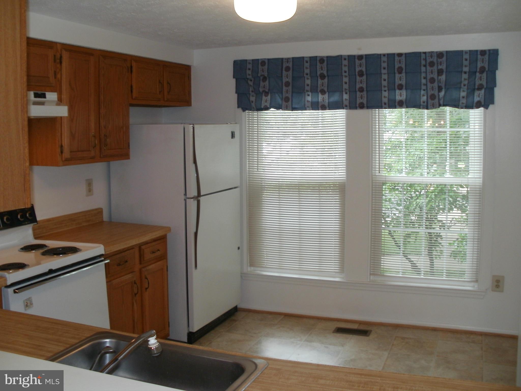 7562 Mandan Road Greenbelt, MD 20770 - Photo 8 of 27 Kitchen - Eat-In