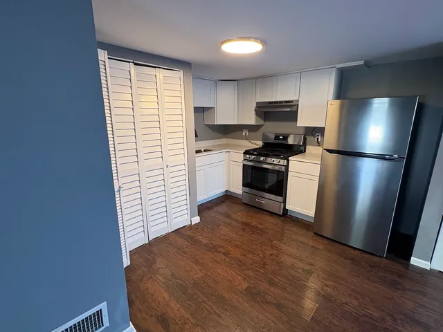 $2,100 | 4 W Fernwood Drive, Bolingbrook, IL 60440