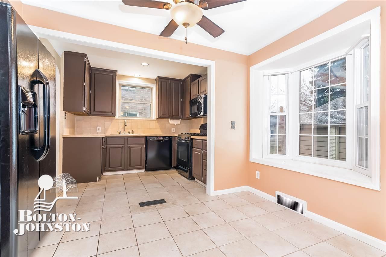 1363 Cadieux Road Grosse Pointe, MI 48230 - Photo 6 of 35 31368611-5.JPG