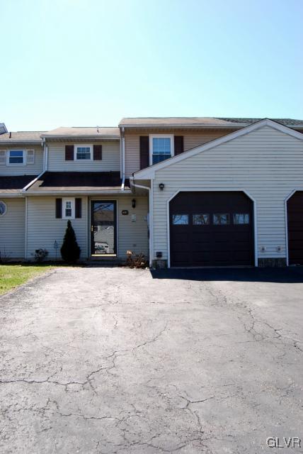 893 Briarstone Road Bethlehem, PA 18017 - Photo 2 of 14 Gallery Image 2