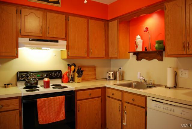 893 Briarstone Road Bethlehem, PA 18017 - Photo 8 of 14 Gallery Image 8