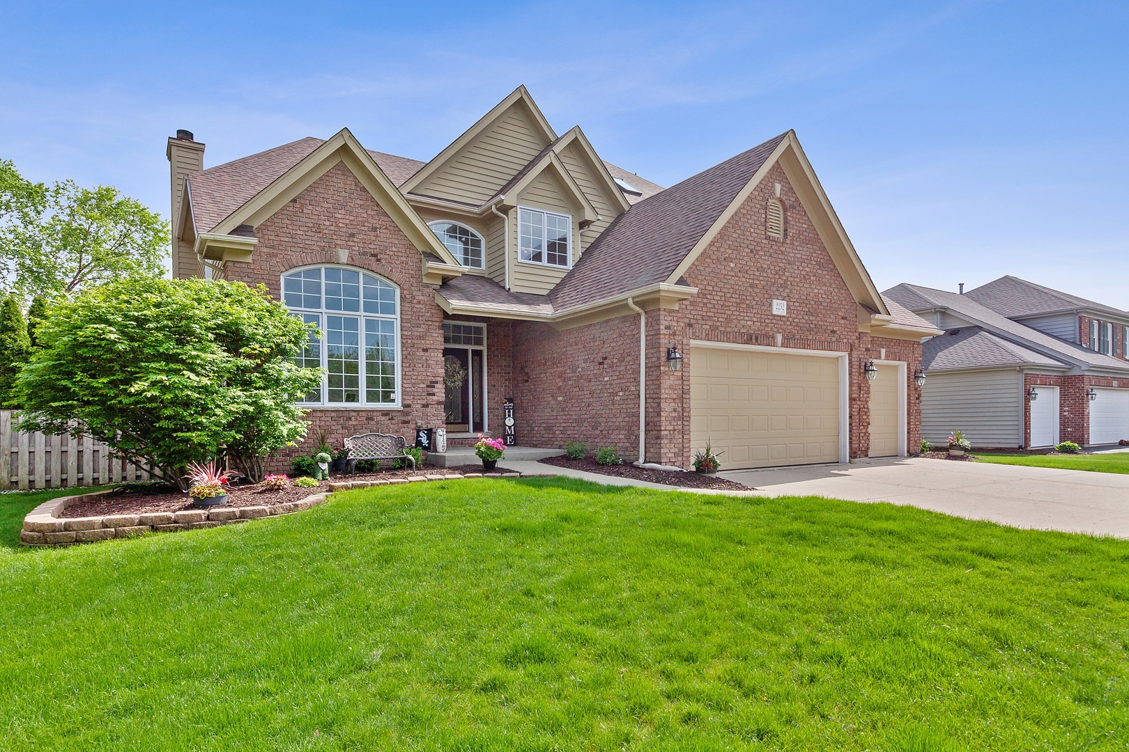 2252 Joyce Lane Naperville, IL 60564 - Photo 2 of 33 front view of a house with a yard