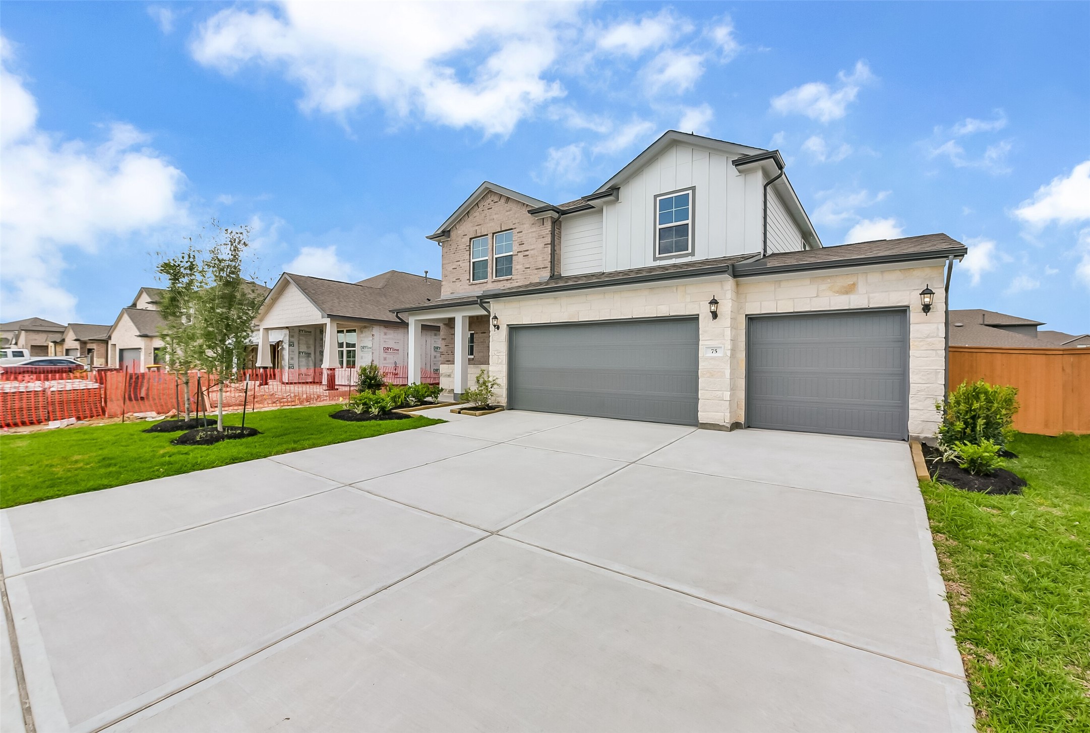 75 Leon Way Dayton, TX 77535 - Photo 3 of 38